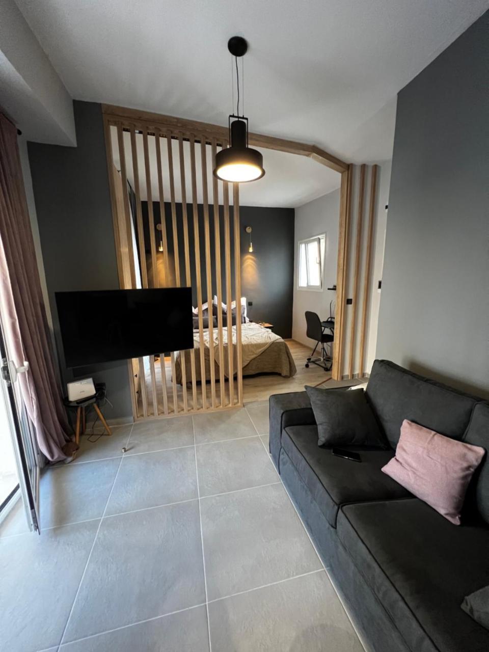Psh Stylish Quiet Top Floor Apt Near Acropolis — 4-Star Luxury Hotel in Kallithea, Greece