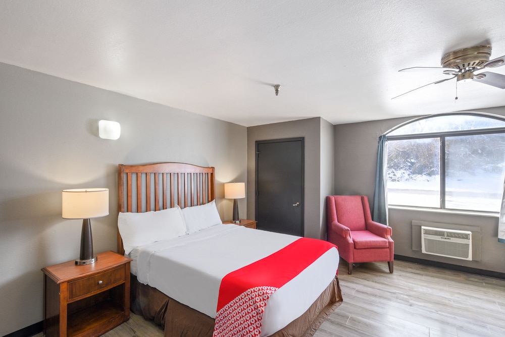 OYO Hotel Edmond University of Central Oklahoma - photo 4