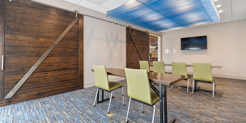 Holiday Inn Express and Suites Macon North - photo 60