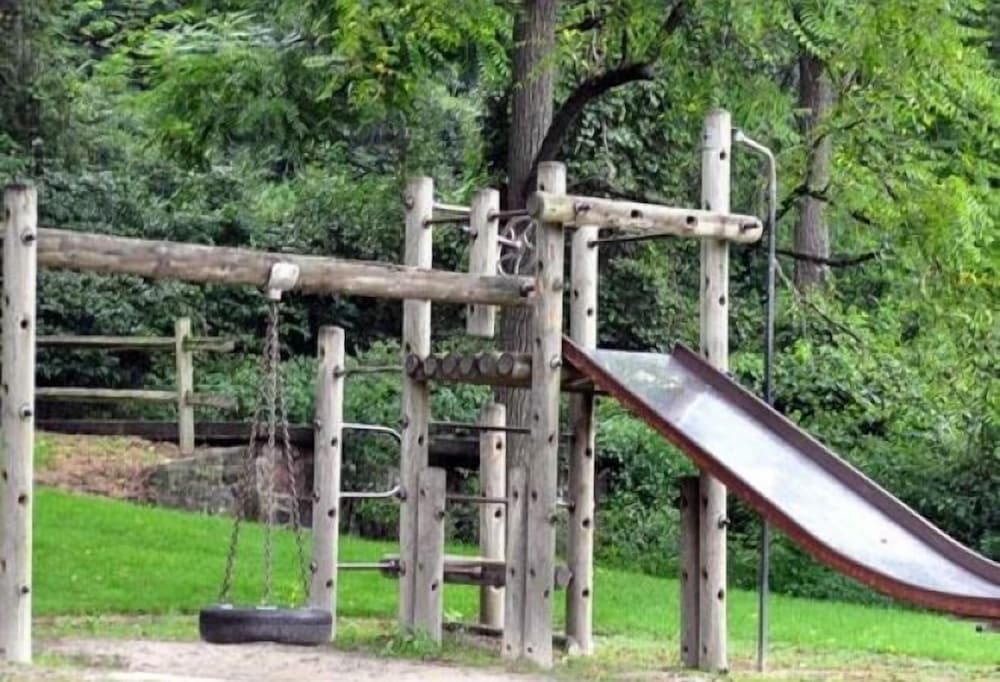 Hershey Camping Resort Park Model 6 - photo 10