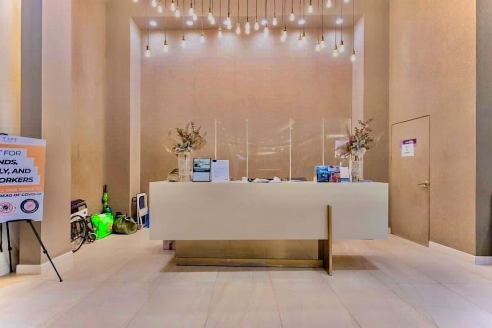 Horizon 101 A1 Shortwalk Robinson mall mango square bars free Pool — 5-Star Luxury Hotel in Cebu City, Philippines