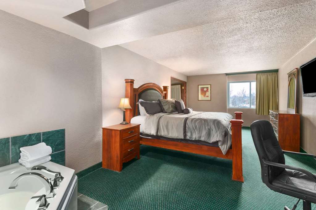 Ramada by Wyndham Bismarck - photo 21