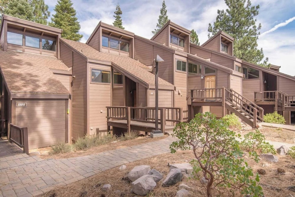 Hawk's Eye by Avantstay Cozy Condo w Views & Access to Northstar Resort Community - photo 33