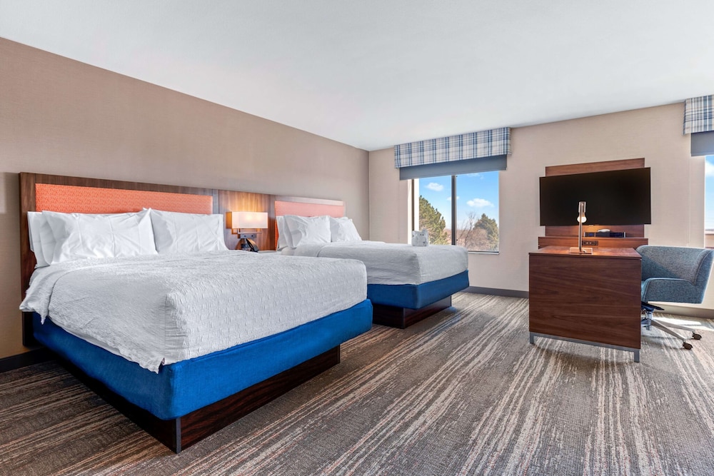 Hampton Inn & Suites Greeley - photo 12