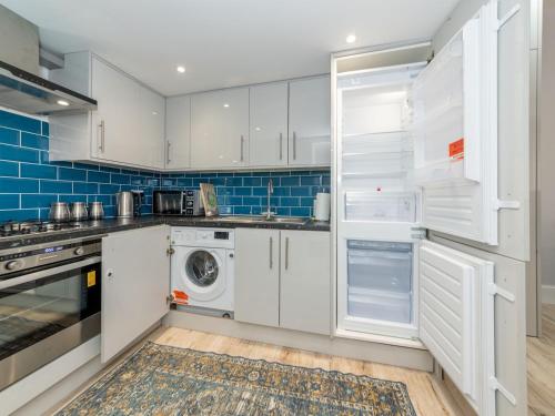 Brand New Trendy 2BR in the Vibrant Town Centre Pass the Keys
