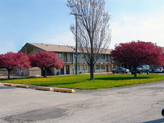 Quad City Inn - photo 2