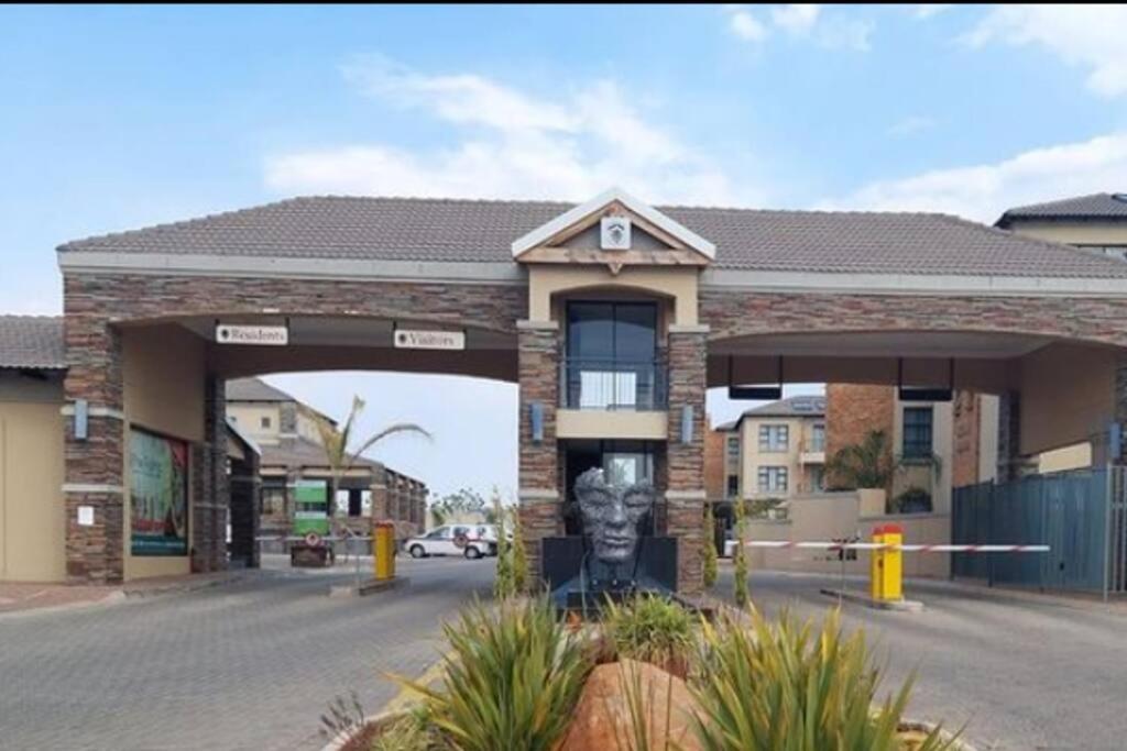 2 Bedroom Apartment In A Security Complex — 4-Star Luxury Hotel in Kimberley, South Africa