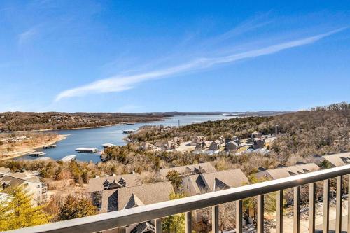 Hawthorne w boat slip 1422 — 4-Star Luxury Hotel in Branson, United States