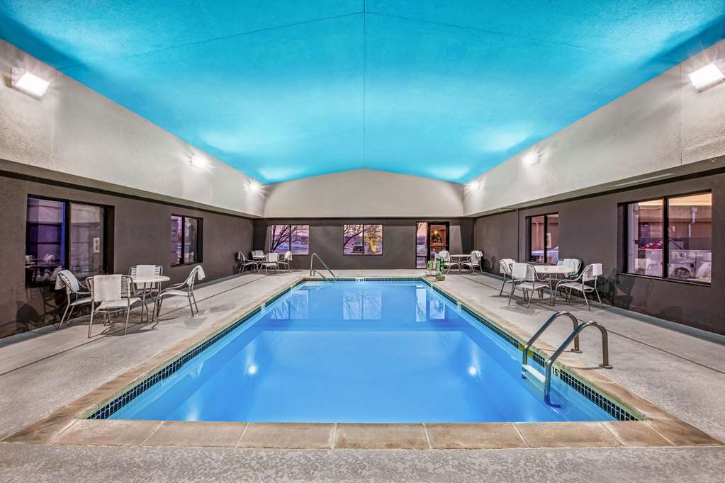 La Quinta Inn & Suites by Wyndham Kearney - photo 9