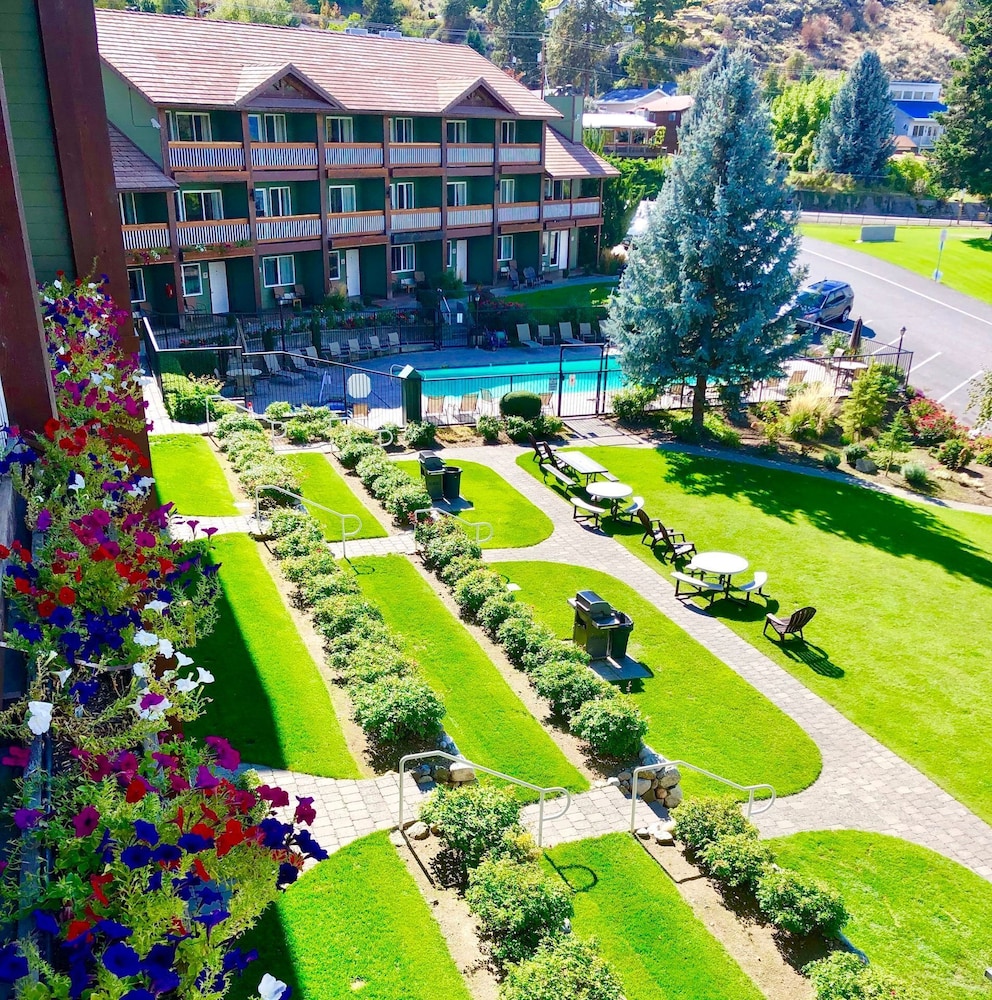 Lakeside Lodge And Suites - photo 57