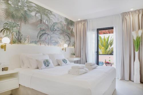 Tms Veramar Apart Hotel Beachfront Pool&Parking in Playa De Las Americas, Spain