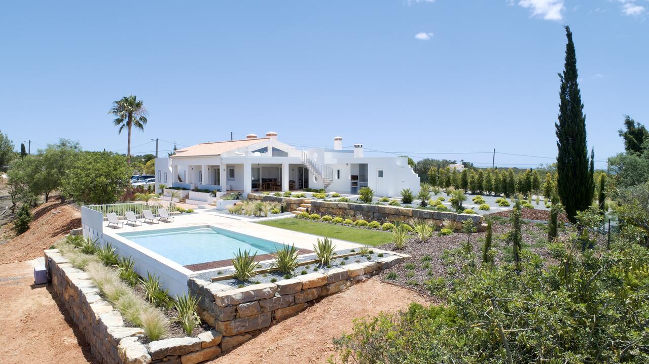 Luxury Villa Ocean View Private Heated Pool — 4-Star Luxury Hotel in Ferragudo, Portugal