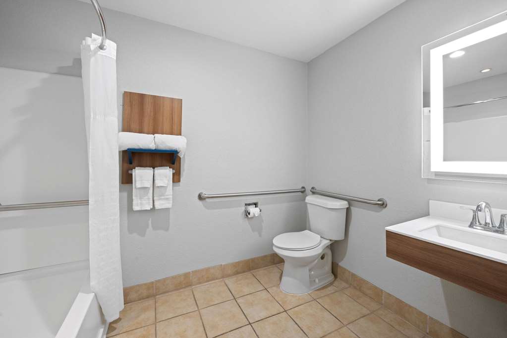 Microtel Inn & Suites by Wyndham Houma - photo 23