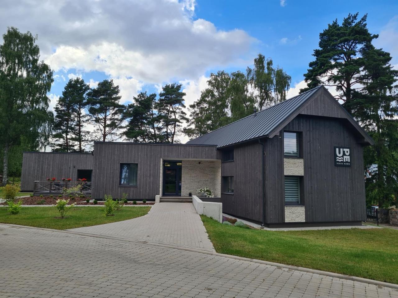 Viesu Nams Upe — hotel in Roja