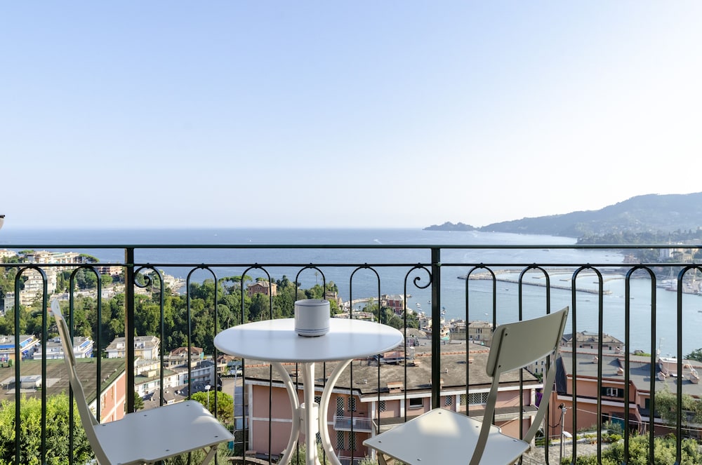 JOIVY Spectacular Sea View Apt For 5 W Terrace — 4-Star Luxury Hotel in Rapallo, Italy