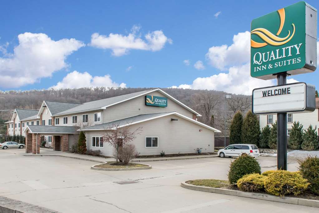 Quality Inn & Suites Titusville - carbon neutral hotel in Titusville