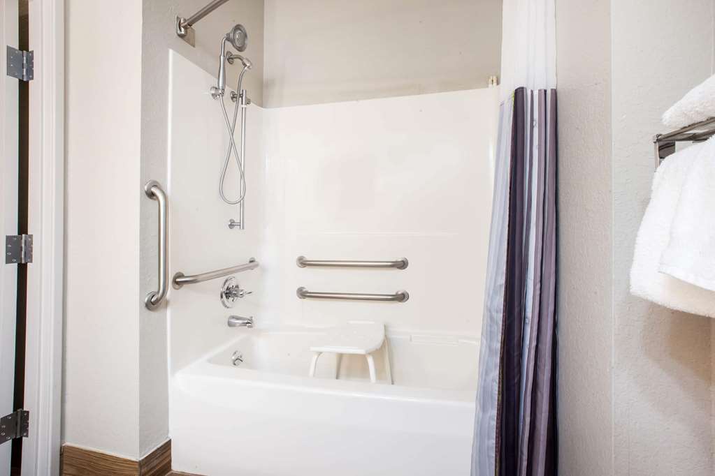 La Quinta Inn & Suites by Wyndham Elkhart - photo 13