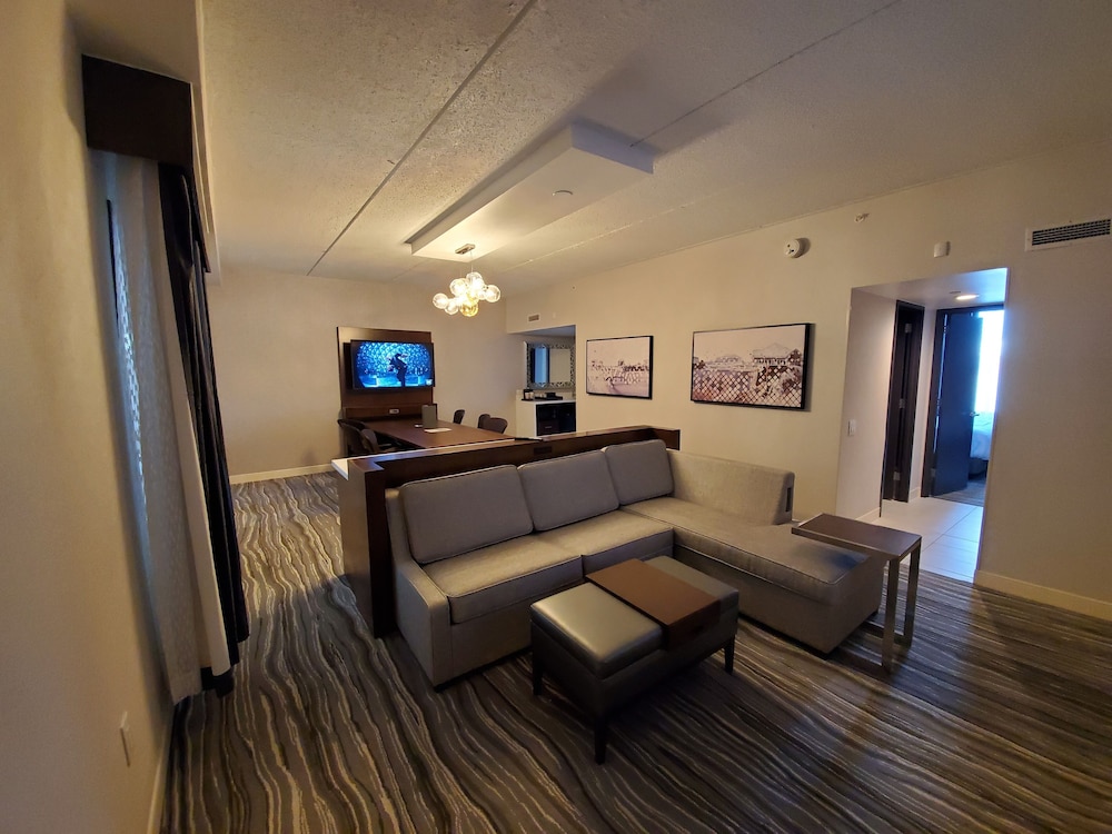 Embassy Suites Syracuse - photo 30