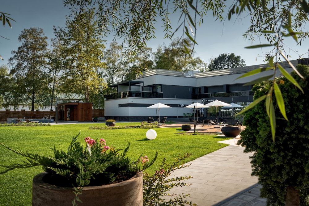 Donautica Hotel & Restaurant — 4-Star Luxury Hotel in Fadd, Hungary