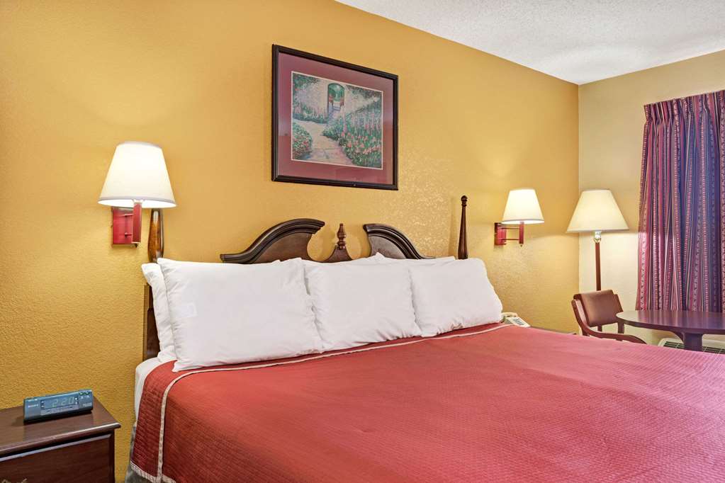 Travelodge by Wyndham Forest Park Atlanta South - photo 7