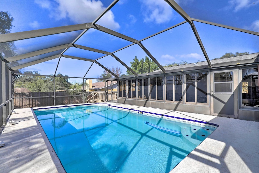 Near Beaches & Dining: Palm Harbor Gem w Pool — hotel in Palm Harbor