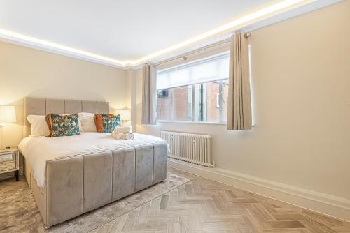 Modern 2bd Knightsbridge Apartment Next To Harrods — 4-Star Luxury Hotel in London, United Kingdom