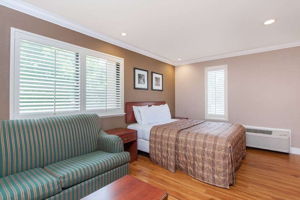 Days Inn by Wyndham San Francisco S Oyster Point Airport - photo 9