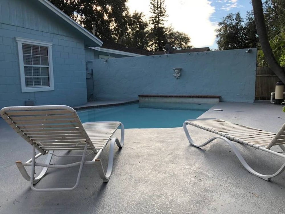 6149 Sandcrest Next TO Universal. 8 Beds. Pool. Very Clean - photo 27