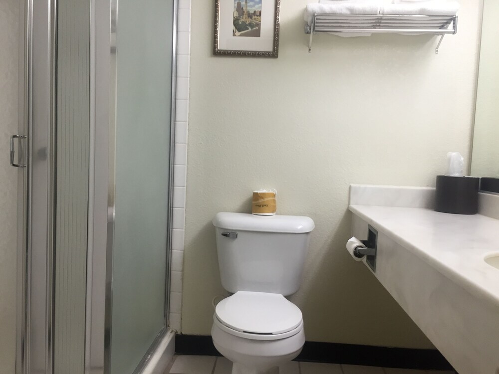 America's Best Inn Urbana Champaign - photo 11
