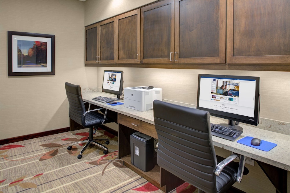 Hampton Inn and Suites Manchester - photo 36