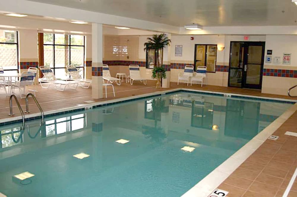 Hampton Inn & Suites Dayton Airport - photo 35