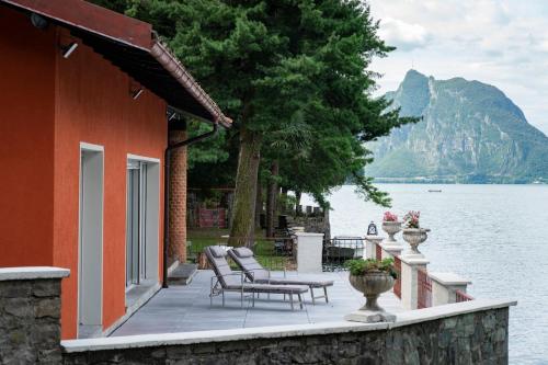 Rustic Private Cottage front Lake with BOAT — 4-Star Luxury Hotel in Oria, Italy