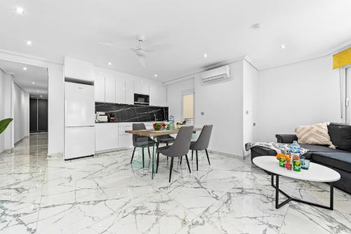 Apolo beach front sea view luxury apartment — 4-Star Luxury Hotel in Torrevieja, Spain