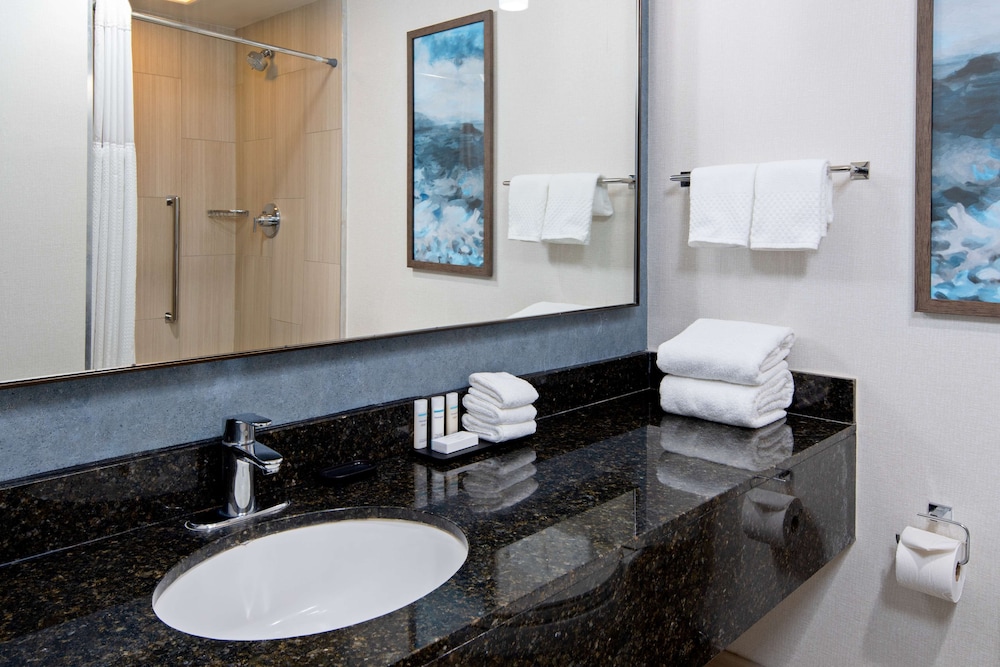 Embassy Suites by Hilton Monterey Bay Seaside - photo 38