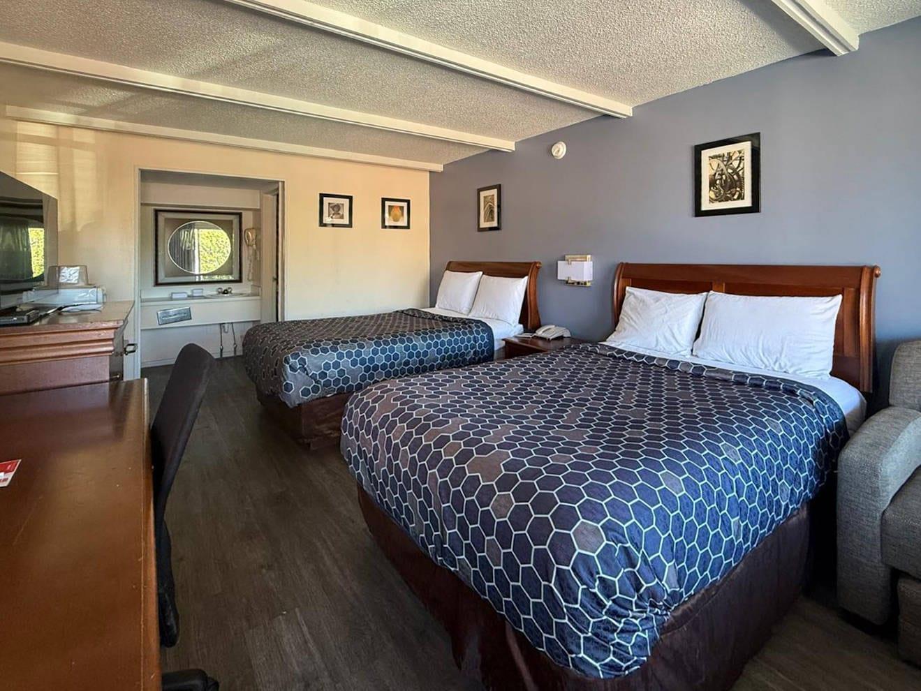 Econo Lodge Galax VA - photo 22