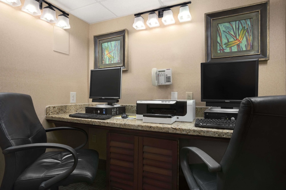 Days Inn by Wyndham Las Cruces - photo 32
