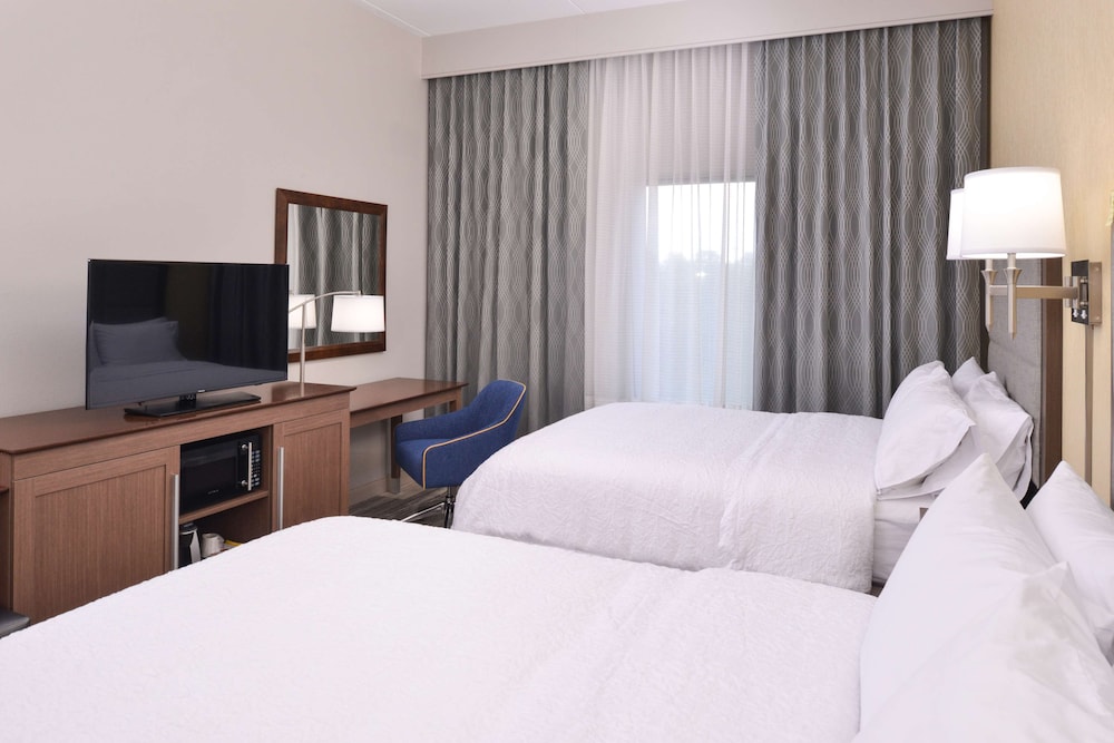 Hampton Inn & Suites Cincinnati Mason - photo 16
