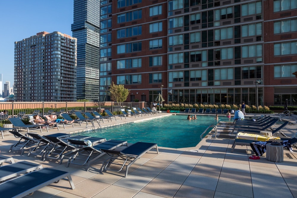 Bluebird Suites near Newport Center — 4-Star Luxury Hotel in Jersey City, United States