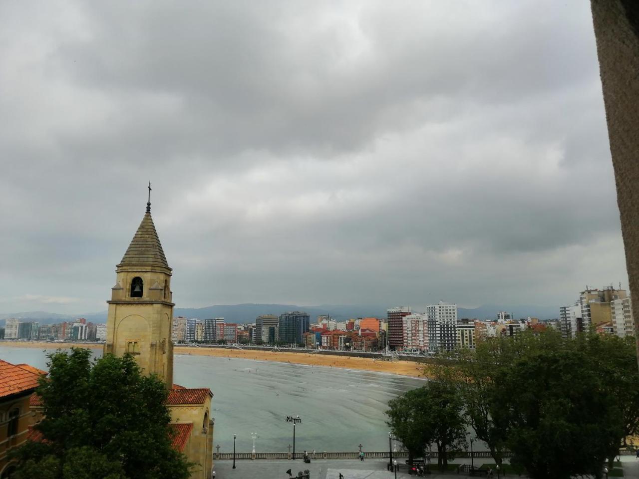Ático en Cimadevilla Mirando al Mar — 4-Star Luxury Hotel in Gijon, Spain