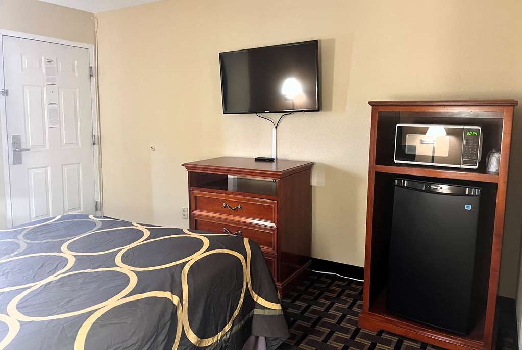 Super 8 by Wyndham Indianapolis NE Castleton Area - photo 22