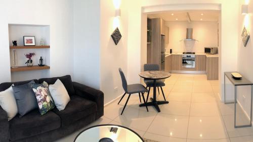 Woodroyd Ground Floor Apartment in Green Point — 4-Star Luxury Hotel in Cape Town, South Africa