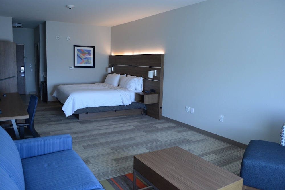 Holiday Inn Express & Suites Liberal by IHG - photo 10