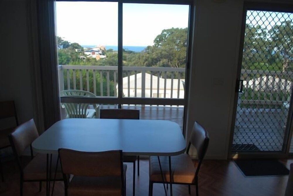 Lookout Holiday Units — 4-Star Luxury Hotel in Lakes Entrance, Australia