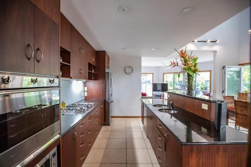 Four Mile Beach Retreat Port Douglas — 4-Star Luxury Hotel in Port Douglas, Australia