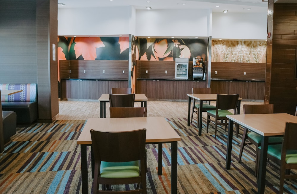 Fairfield Inn & Suites Lincoln Airport - photo 28