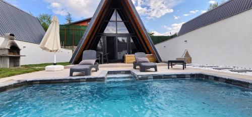 Sakarya Sapanca Unluce de 2 Oda1 Salon Ozel Havuzlu Saunalı Jakuzili 5 Kisillik Bungalov Bng 69 in Sapanca, Turkey