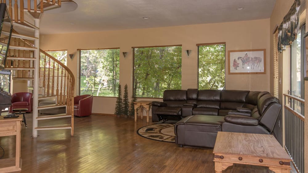 Upper Canyon Inn & Cabins - photo 102