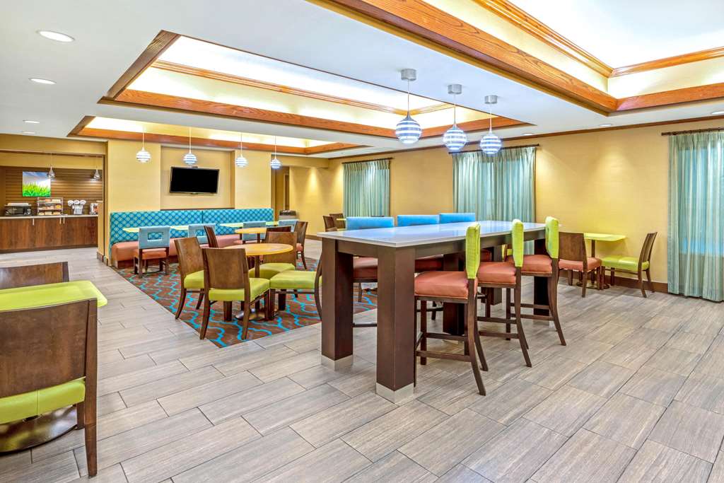 La Quinta Inn & Suites by Wyndham Midwest City Tinker AFB - photo 27