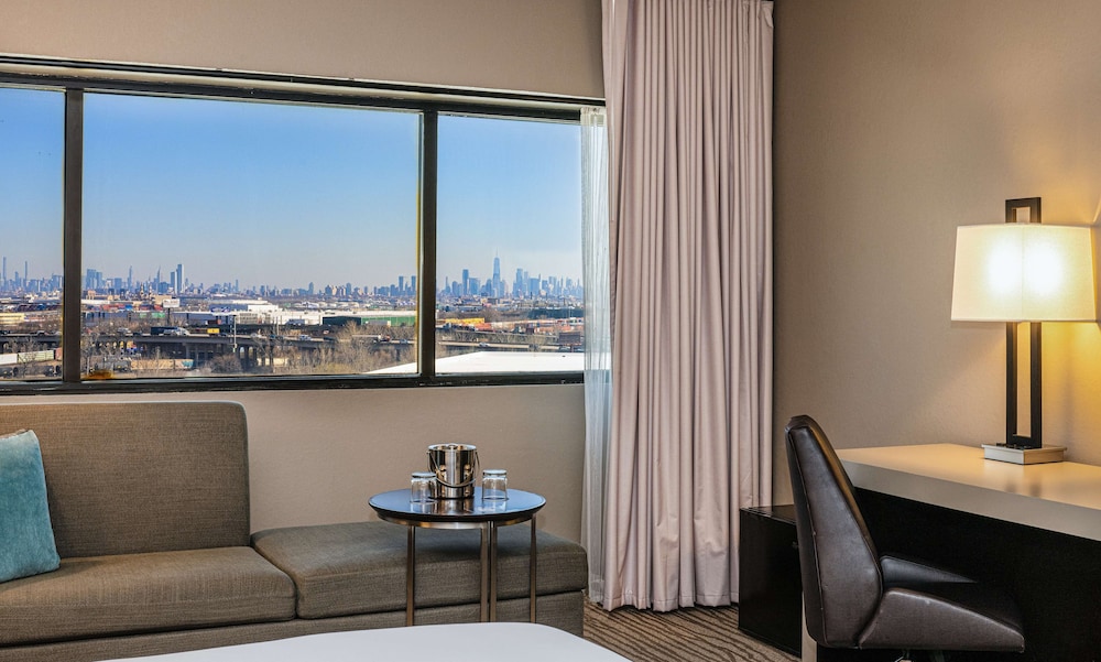 DoubleTree by Hilton Hotel Newark Airport - photo 12