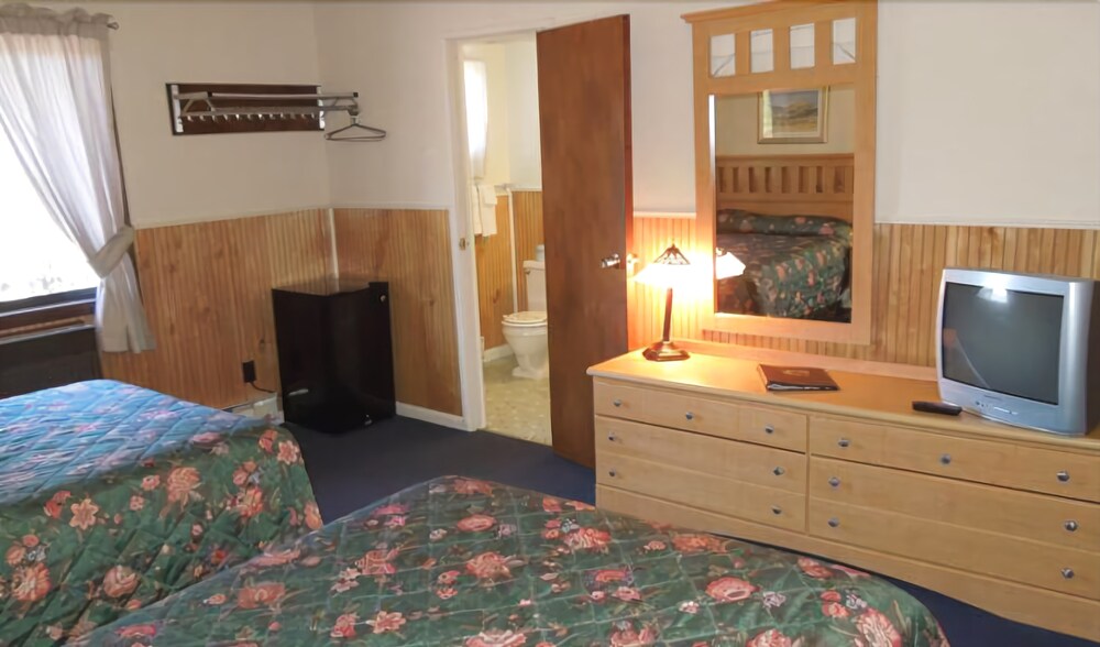 Woodlake Inn - photo 4